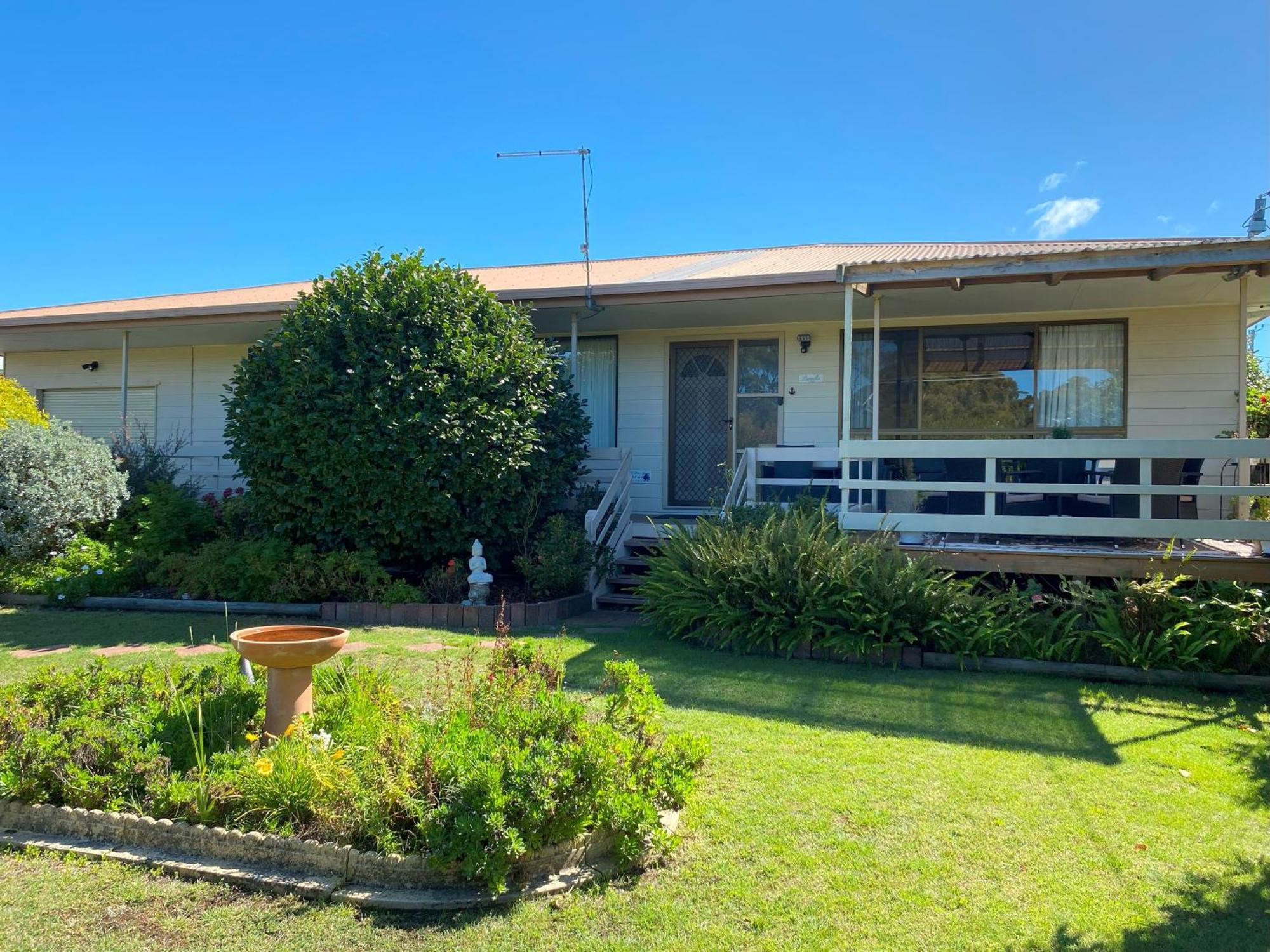 Parnella - Pet Friendly Holiday home