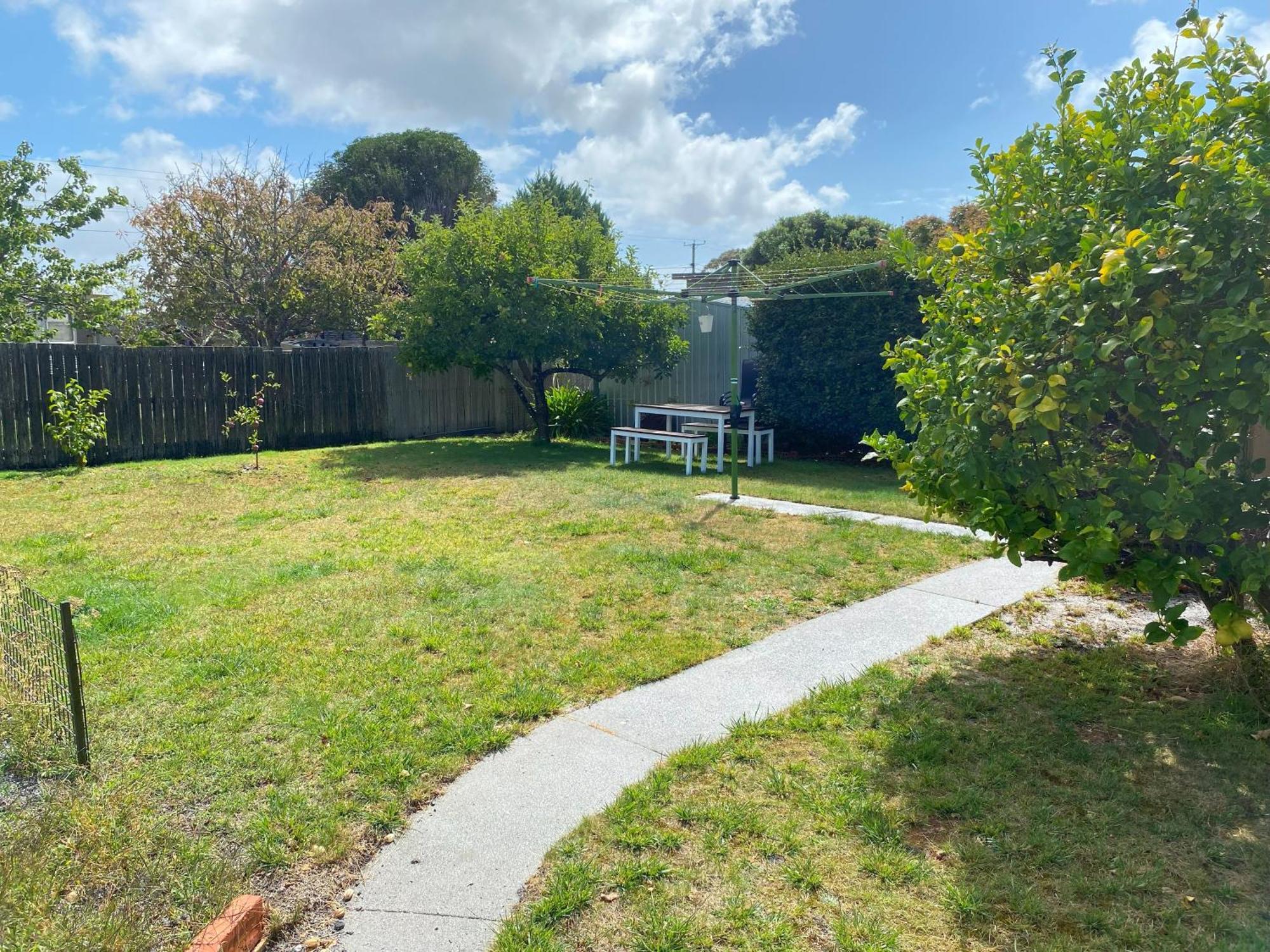 Parnella - Pet Friendly Holiday home St Helens