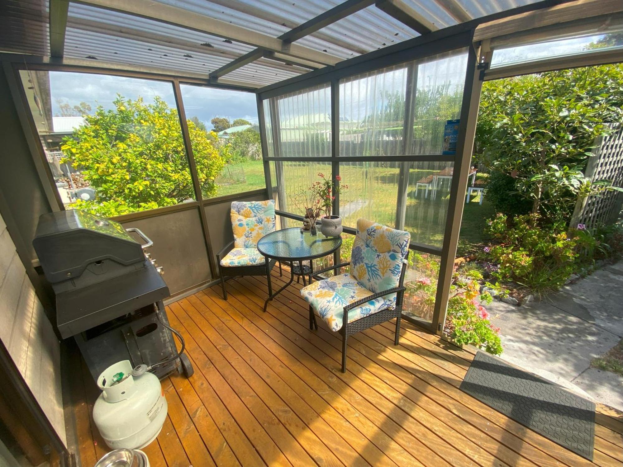 Parnella - Pet Friendly Holiday home St Helens